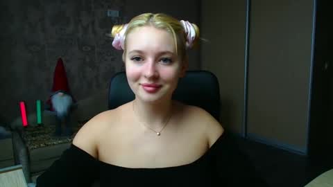 Snapshot of _mila_la_ chatting on 01/12/26, 11:26 Melanie online show from 01/12/26, 11:26