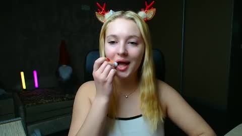Snapshot of _mila_la_ chatting on 01/15/26, 04:44 Melanie online show from 01/15/26, 04:44