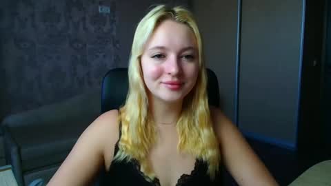 Snapshot of _mila_la_ chatting on 02/04/26, 09:37 Melanie online show from 02/04/26, 09:37
