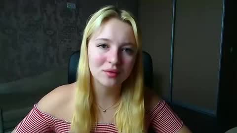 Snapshot of _mila_la_ chatting on 02/12/26, 10:21 Melanie online show from 02/12/26, 10:21