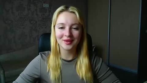 Snapshot of _mila_la_ chatting on 02/13/26, 10:00 Melanie online show from 02/13/26, 10:00