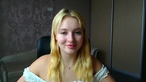 Snapshot of _mila_la_ chatting on 02/16/26, 11:17 Melanie online show from 02/16/26, 11:17