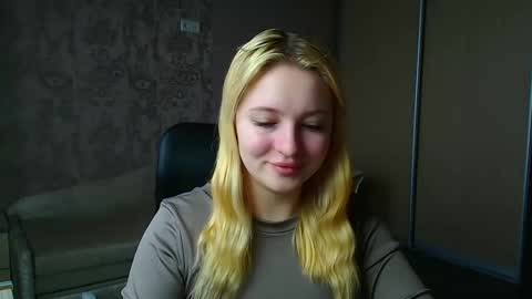 Snapshot of _mila_la_ chatting on 02/19/26, 06:42 Melanie online show from 02/19/26, 06:42