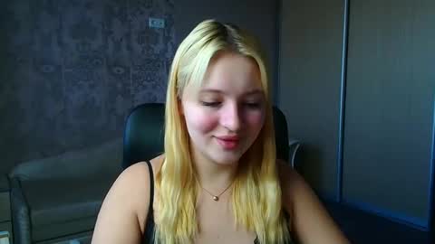 Snapshot of _mila_la_ chatting on 02/20/26, 06:59 Melanie online show from 02/20/26, 06:59