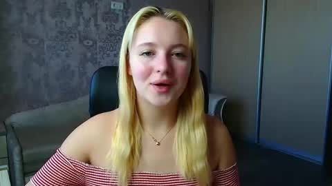 Snapshot of _mila_la_ chatting on 02/21/26, 10:38 Melanie online show from 02/21/26, 10:38