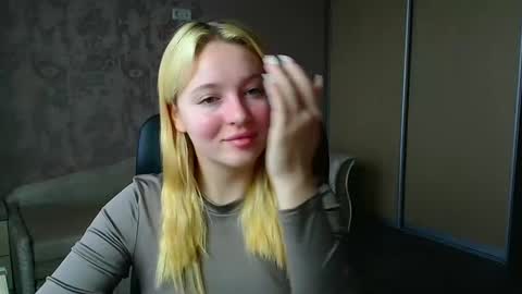 Snapshot of _mila_la_ chatting on 02/24/26, 08:45 Melanie online show from 02/24/26, 08:45