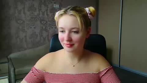Snapshot of _mila_la_ chatting on 02/27/26, 10:48 Melanie online show from 02/27/26, 10:48