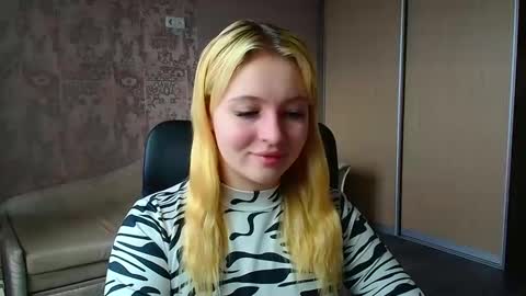 Snapshot of _mila_la_ chatting on 03/03/26, 12:33 Melanie online show from 03/03/26, 12:33