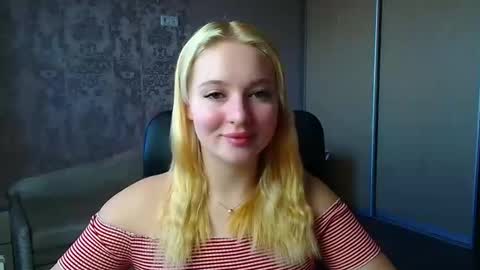 Snapshot of _mila_la_ chatting on 03/06/26, 10:23 Melanie online show from 03/06/26, 10:23