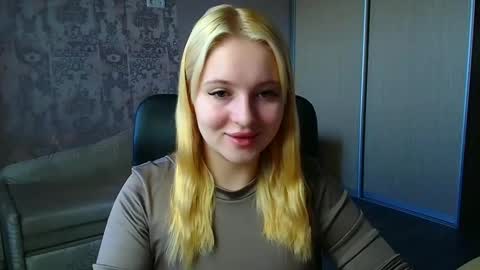 Snapshot of _mila_la_ chatting on 03/07/26, 12:02 Melanie online show from 03/07/26, 12:02