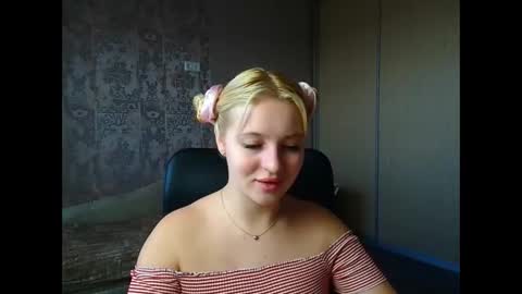 Snapshot of _mila_la_ chatting on 03/12/26, 11:49 Melanie online show from 03/12/26, 11:49