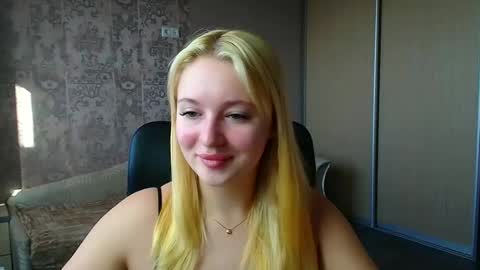 Snapshot of _mila_la_ chatting on 03/14/26, 12:54 Melanie online show from 03/14/26, 12:54