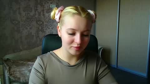 Snapshot of _mila_la_ chatting on 03/16/26, 12:09 Melanie online show from 03/16/26, 12:09