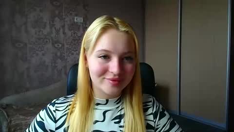Snapshot of _mila_la_ chatting on 03/19/26, 10:41 Melanie online show from 03/19/26, 10:41
