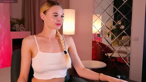 Mila online show from 07/25/26, 06:00
