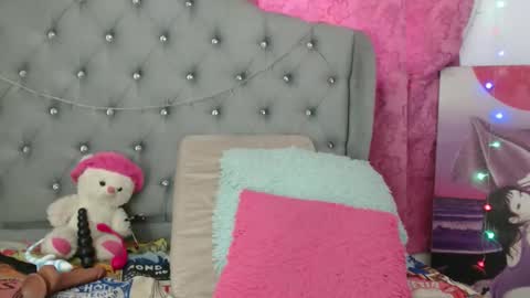 Snapshot of _mindy_moon chatting on 02/20/26, 12:05 _mindy_moon online show from 02/20/26, 12:05