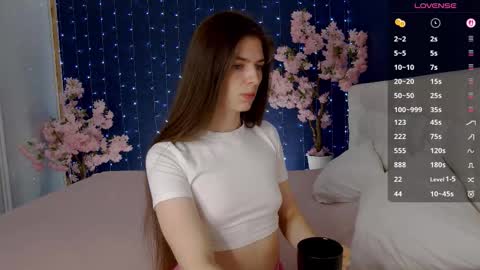 Snapshot of _mirror_girl chatting on 11/03/25, 05:42 Victoria online show from 11/03/25, 05:42