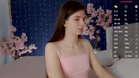 Snapshot of _mirror_girl chatting on 11/22/25, 04:44 Victoria online show from 11/22/25, 04:44