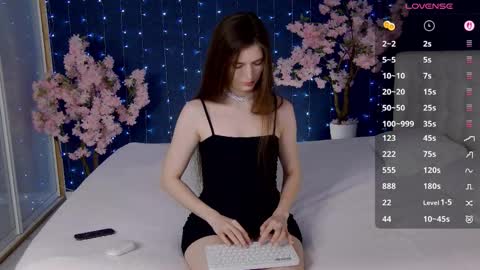 Snapshot of _mirror_girl chatting on 02/08/26, 06:06 Victoria online show from 02/08/26, 06:06