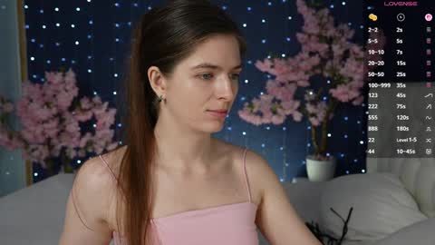 Snapshot of _mirror_girl chatting on 04/20/26, 05:43 Victoria online show from 04/20/26, 05:43