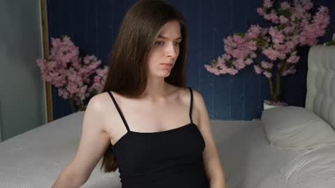 Victoria online show from 06/30/26, 04:08