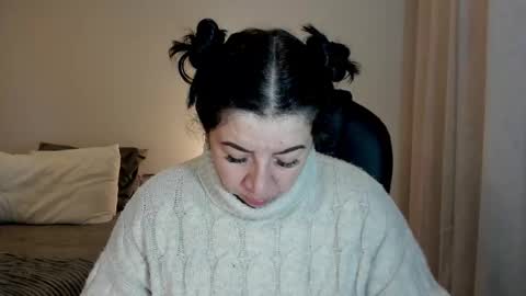 _miss_coco_ online show from 11/17/25, 03:34