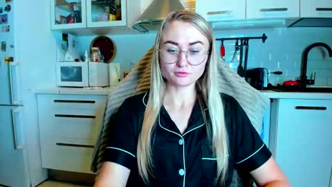 Eva online show from 11/18/25, 08:57