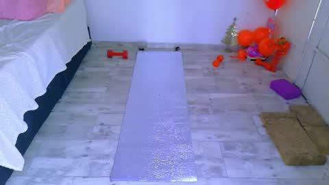 Snapshot of _miss_karoline chatting on 10/04/25, 08:18 karoline uwu online show from 10/04/25, 08:18