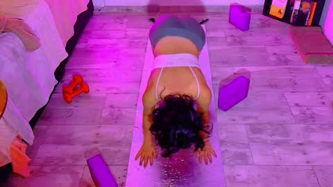 Snapshot of _miss_karoline chatting on 10/28/25, 12:25 karoline uwu online show from 10/28/25, 12:25