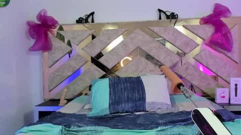 Snapshot of _miss_khloe chatting on 01/14/25, 10:55 Khloe online show from 01/14/25, 10:55