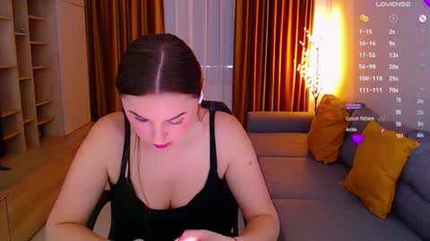 Mia online show from 11/23/25, 07:30