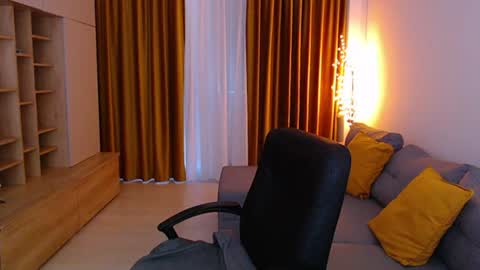 Mia online show from 06/13/26, 09:18