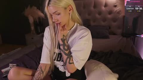 Snapshot of _miumiu_ chatting on 02/20/25, 09:33 Sasha online show from 02/20/25, 09:33