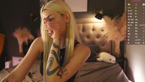 Snapshot of _miumiu_ chatting on 02/22/25, 05:46 Sasha online show from 02/22/25, 05:46