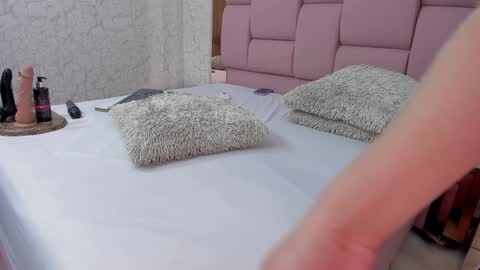 _molly_rosse_ online show from 12/28/24, 03:48