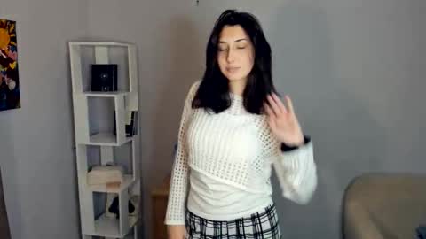 Snapshot of _monnytoon_ chatting on 12/18/25, 02:12 Eva online show from 12/18/25, 02:12