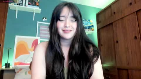 Snapshot of _moon_cake_ chatting on 12/19/25, 04:08 Next stream 950 pm Colombia time xd online show from 12/19/25, 04:08