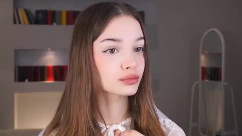 Snapshot of _moonlit_melody_ chatting on 03/22/26, 07:17 Margo online show from 03/22/26, 07:17
