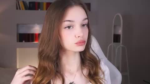 Snapshot of _moonlit_melody_ chatting on 03/23/26, 06:23 Margo online show from 03/23/26, 06:23