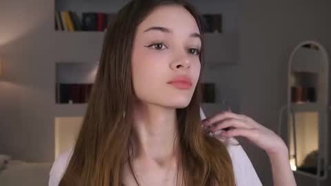 Snapshot of _moonlit_melody_ chatting on 03/24/26, 06:35 Margo online show from 03/24/26, 06:35