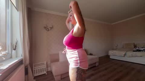 Snapshot of _morpho_ chatting on 10/20/25, 10:05 Francine Aisi Morpho - a genus of blue butterflies. online show from 10/20/25, 10:05