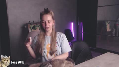 Debby  online show from 12/03/25, 07:45