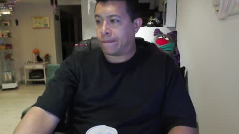 Snapshot of _mr_panda_ chatting on 10/22/25, 11:37 Panda online show from 10/22/25, 11:37