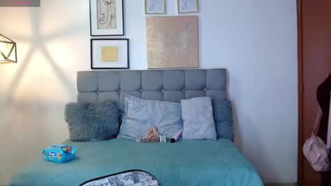 _naomi_s online show from 04/25/26, 08:39