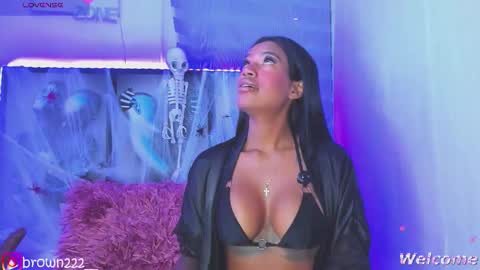 Snapshot of _naomibrown_ chatting on 10/25/25, 03:03 naomi brown online show from 10/25/25, 03:03