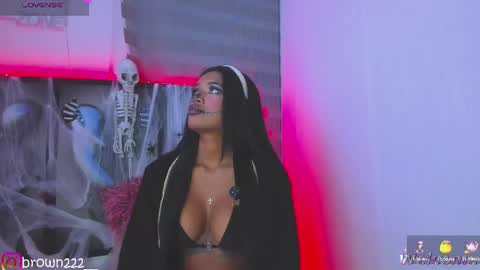 Snapshot of _naomibrown_ chatting on 10/27/25, 02:37 naomi brown online show from 10/27/25, 02:37