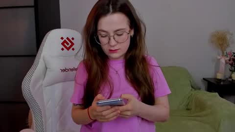 Mia with a big heart  online show from 03/02/25, 03:56