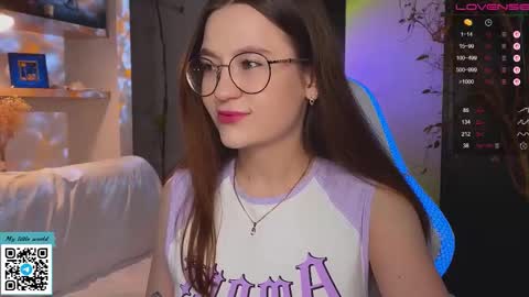 Mia with a big heart  online show from 11/24/25, 02:00