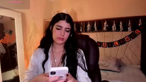 Snapshot of _niah_ chatting on 10/28/25, 08:33 Niah You can call me Ni or cutie haha online show from 10/28/25, 08:33