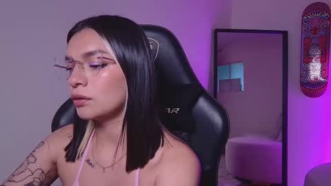 Mai   MODEL INDEPENT  online show from 11/04/25, 09:58